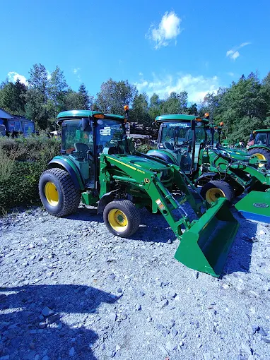 Tracteurs compacts avec godet chargeur